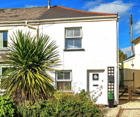 Fowey, quaint cottage near sea